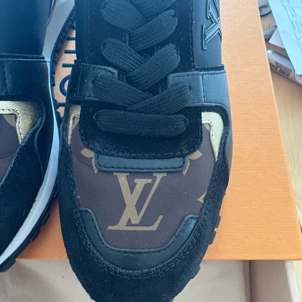 EUC- Iconic Louis Vuitton Runaway model Monogram Sneaker, 7.5 - Picture 2 of 14